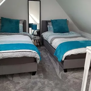  Apartment 2 Serviced In Childwall-south - Each Sleeps 6